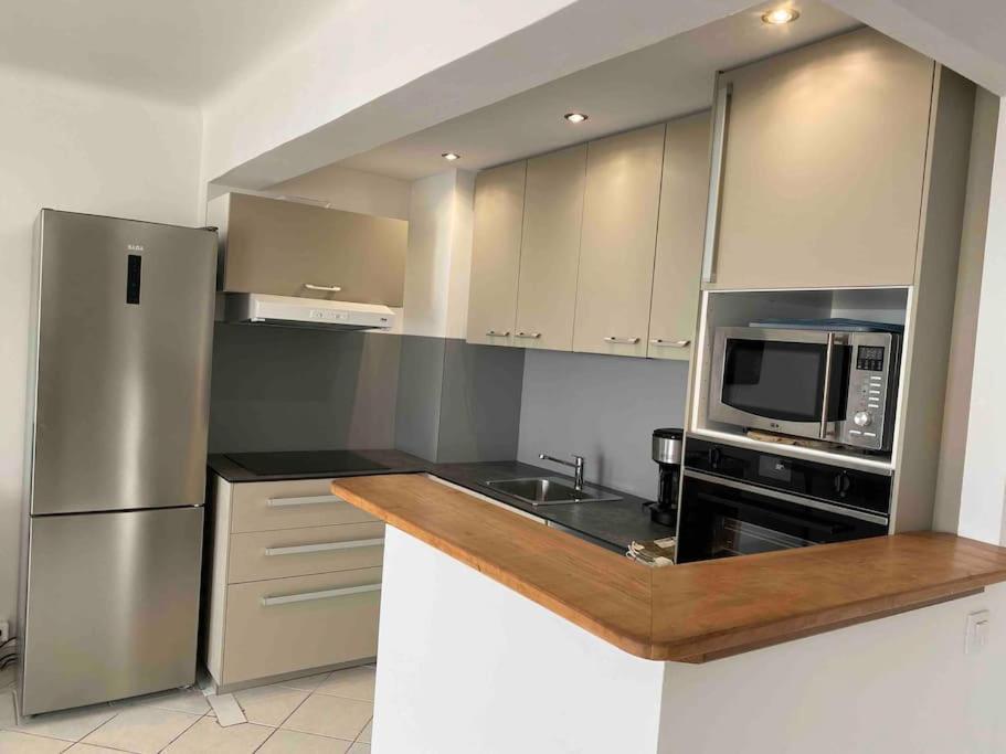 T3 Sur La Plage Vue Feerique Mer,Wifi, Parking Inclus , Clim La Ciotat Dış mekan fotoğraf